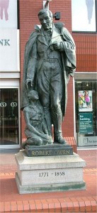 Robert_Owen_statue_-_Manchester_-_April_11_2005